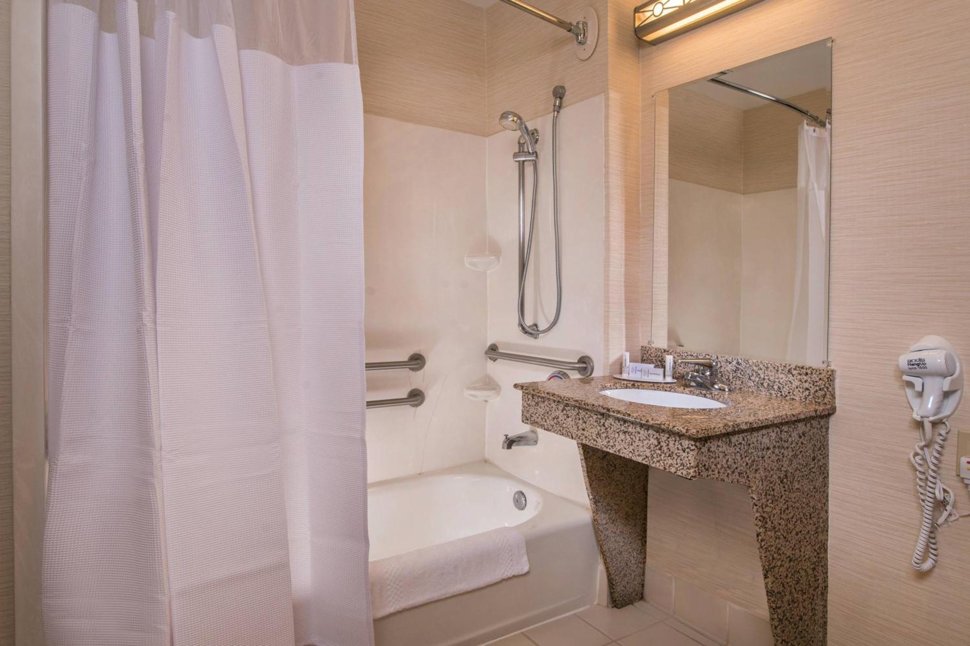 Fairfield Inn Dulles Airport Чантилли Экстерьер фото