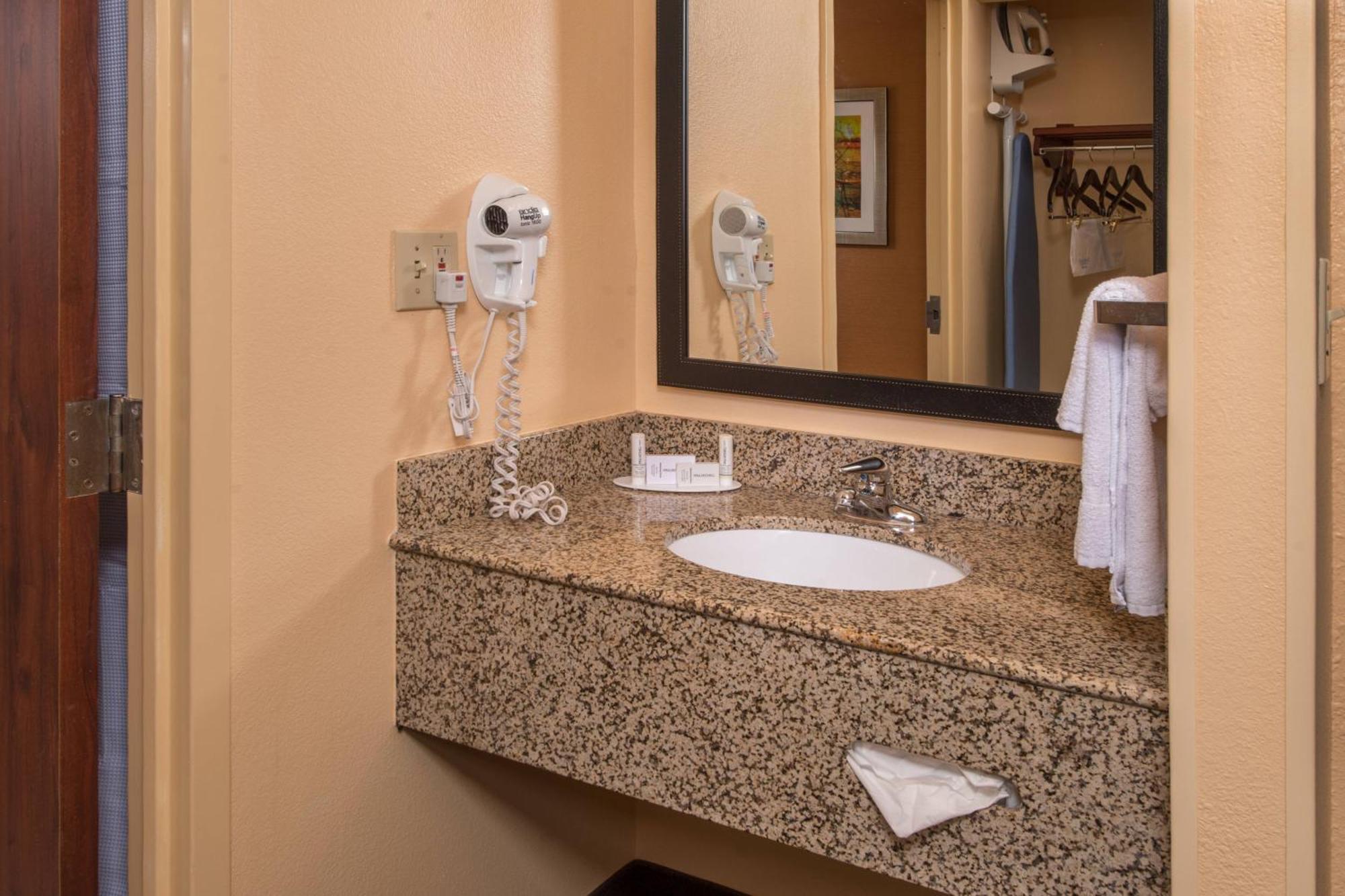 Fairfield Inn Dulles Airport Чантилли Экстерьер фото